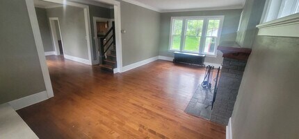 327 W Arrowhead Rd in Duluth, MN - Building Photo - Building Photo