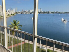 2910 Point E Dr in Aventura, FL - Building Photo
