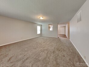 957 Stonehurst Dr in Franklin, IN - Building Photo - Building Photo
