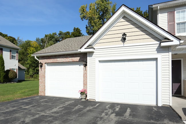 Bay Pines Apartments in Webster, NY - Foto de edificio - Building Photo