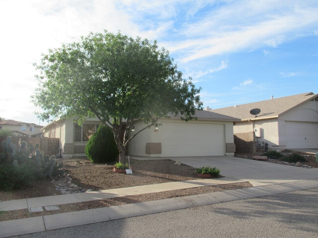 property at 1190 N Falcon Ridge Dr
