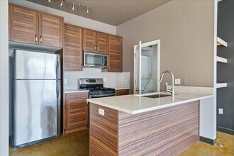 2401 E 6th St in Austin, TX - Building Photo - Building Photo