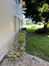 32 Salisbury B, Unit B in West Palm Beach, FL - Foto de edificio - Building Photo
