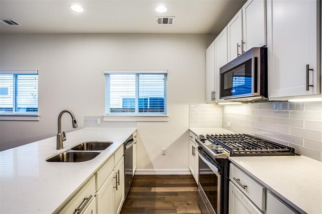 property at 6800 Menchaca Rd