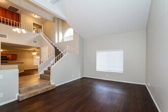 102 Montclair Dr in Henderson, NV - Foto de edificio - Building Photo