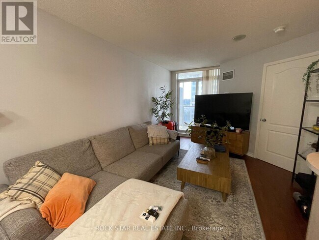 3 Rean Dr in Toronto, ON - Building Photo - Building Photo