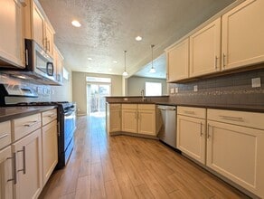 3030 Guadalupe Way in Eugene, OR - Building Photo - Building Photo