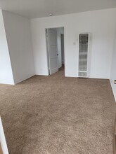 1373 N Altadena Dr in Pasadena, CA - Building Photo - Building Photo