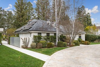 134 Tuscaloosa Ave in Atherton, CA - Building Photo - Building Photo