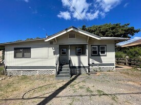 87-2042-2042 Farrington Hwy in Waianae, HI - Building Photo