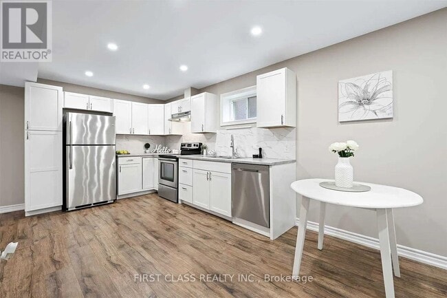 10 Leslie Ave in Barrie, ON - Building Photo - Building Photo