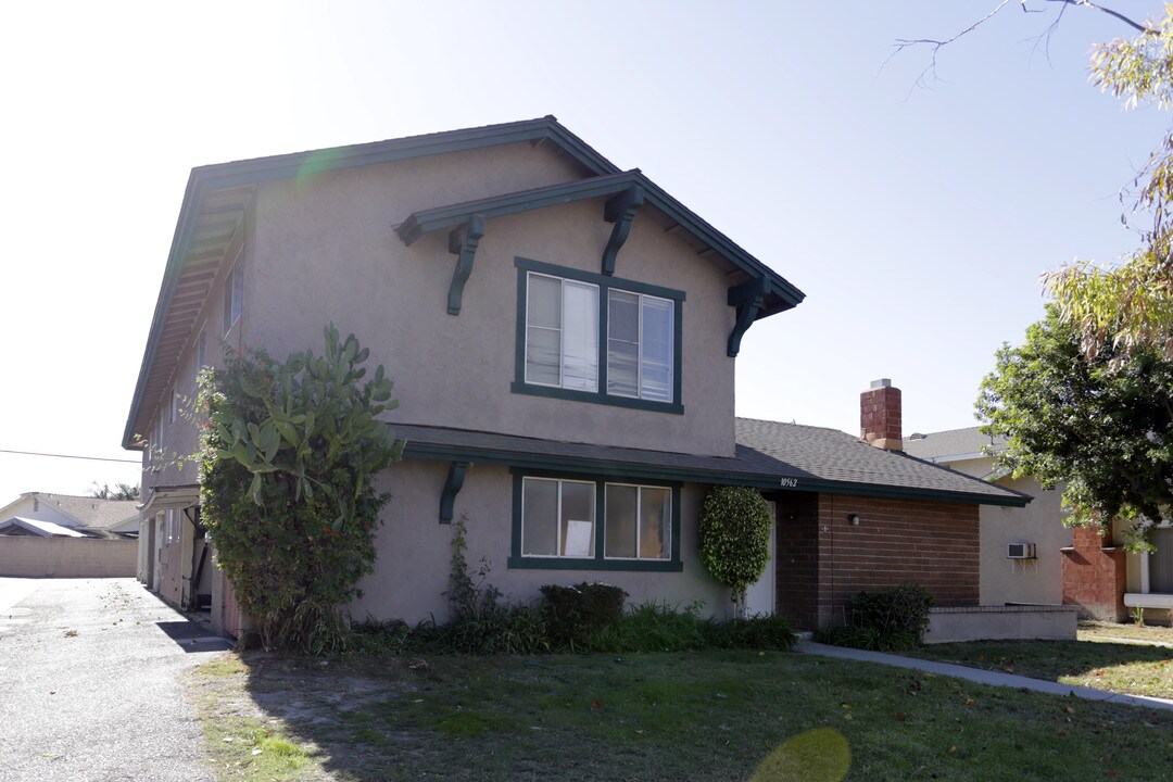 10562 Torrington Cor in Westminster, CA - Foto de edificio