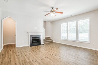 8015 Marsh Hollow Dr in Raleigh, NC - Building Photo - Building Photo