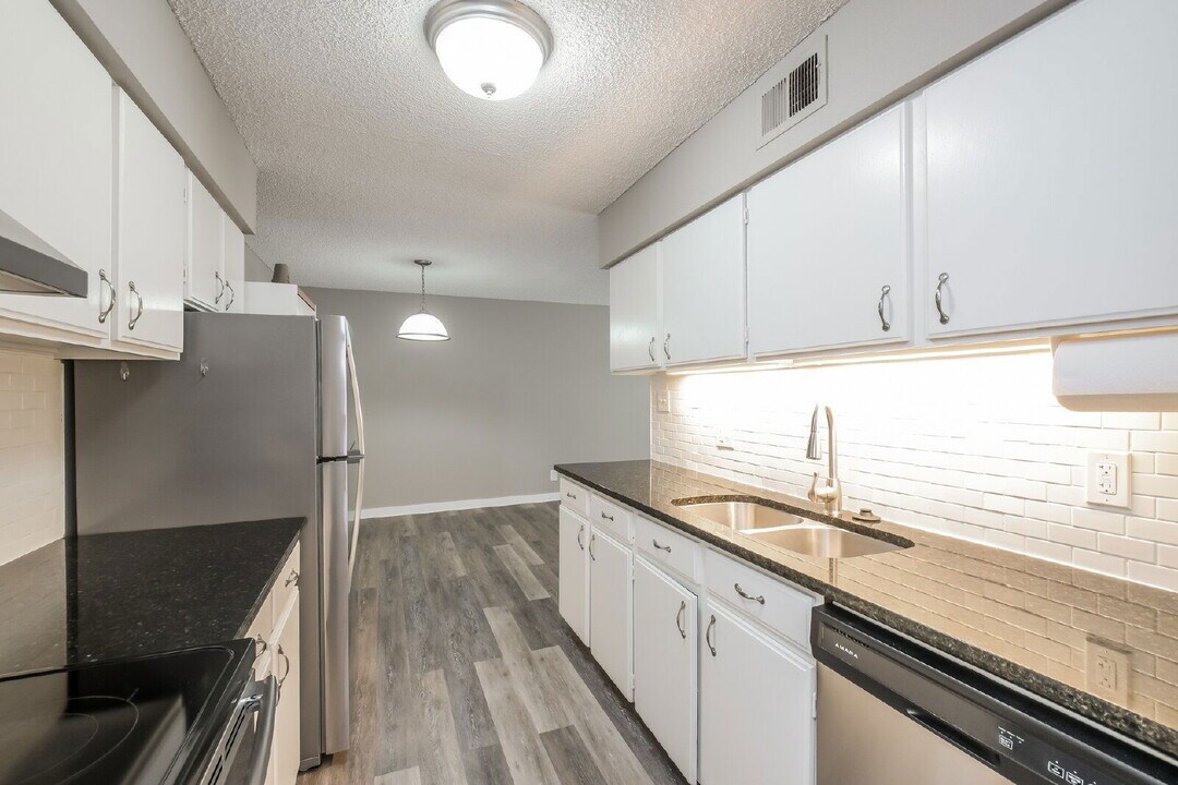 7335 E Quincy Ave in Denver, CO - Building Photo