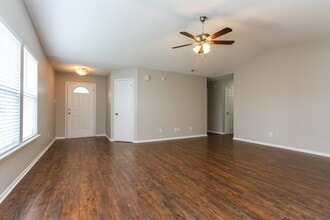 6906 W Dover Pl in McCordsville, IN - Building Photo - Building Photo