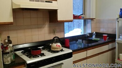 71 Harvard Ave, Unit 1 in Boston, MA - Foto de edificio - Building Photo