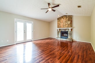 5414 Biffle Way in Stone Mountain, GA - Building Photo - Building Photo