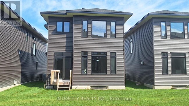 554 Tenor Rdg in Ottawa, ON - Building Photo - Building Photo