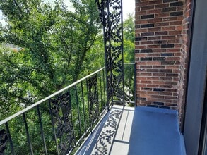 434 Clinton Pl, Unit 604 in River Forest, IL - Foto de edificio - Building Photo