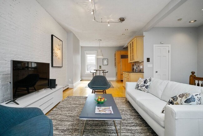 74 W Rutland Sq, Unit 3 in Boston, MA - Building Photo - Building Photo