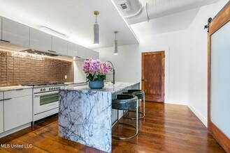 301 S Toulme St, Unit 103 in Bay St. Louis, MS - Building Photo - Building Photo