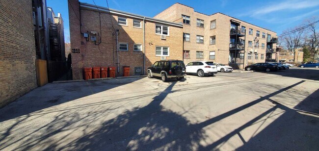1643 W Sherwin Ave in Chicago, IL - Building Photo - Building Photo