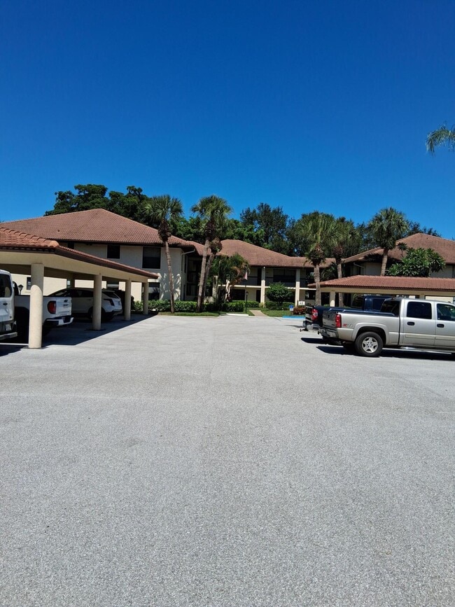 61 SW South River Dr in Stuart, FL - Building Photo - Building Photo