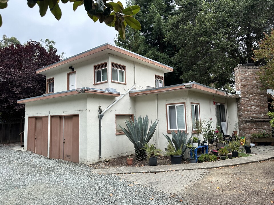 1901 Cooley Ave in East Palo Alto, CA - Building Photo