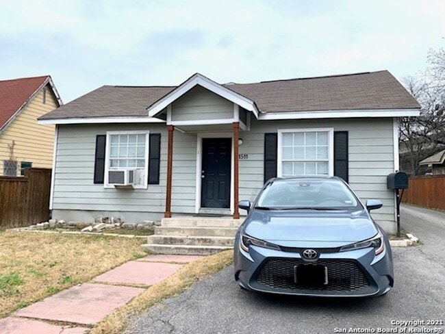 property at 1511 W Ashby Pl