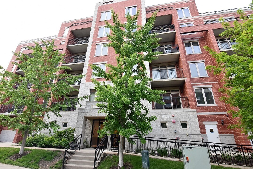 1670 Mill St in Des Plaines, IL - Building Photo