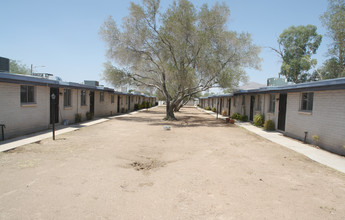 Twin Palms in Tucson, AZ - Foto de edificio - Building Photo