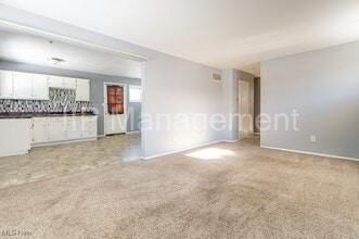 537 Northfield Rd in Bedford, OH - Building Photo - Building Photo