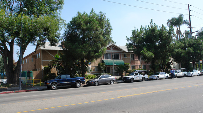 Royal Garden in Canoga Park, CA - Building Photo - Building Photo