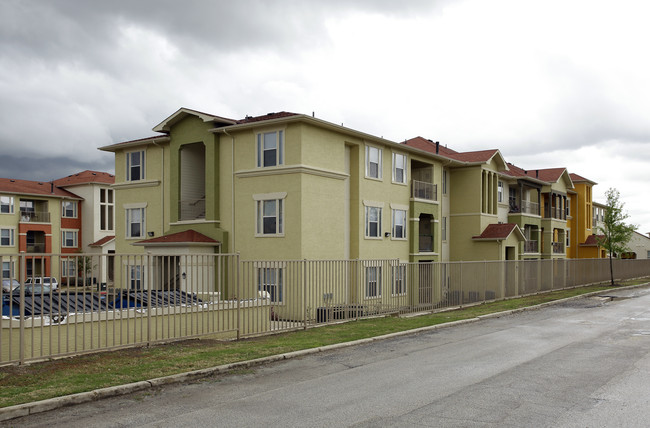 Costa Almadena in San Antonio, TX - Foto de edificio - Building Photo