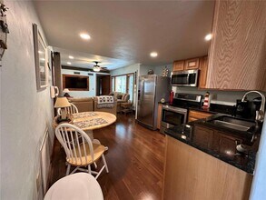 56315 Hickory Rd in Astor, FL - Foto de edificio - Building Photo