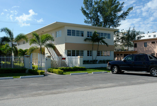 1950-1960 Biarritz Dr in Miami Beach, FL - Foto de edificio - Building Photo