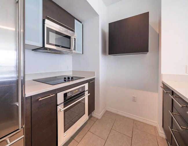 55 SE 6th St, Unit 4010 in Miami, FL - Building Photo - Building Photo