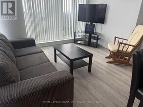 9618 Yonge St in Richmond Hill, ON - Building Photo - Building Photo