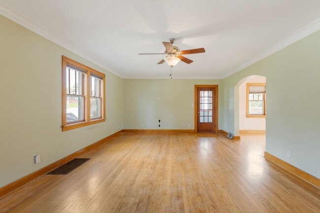 property at 5511 Leavenworth St