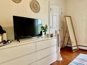 12 Marcella St, Unit 2 in Cambridge, MA - Foto de edificio - Building Photo