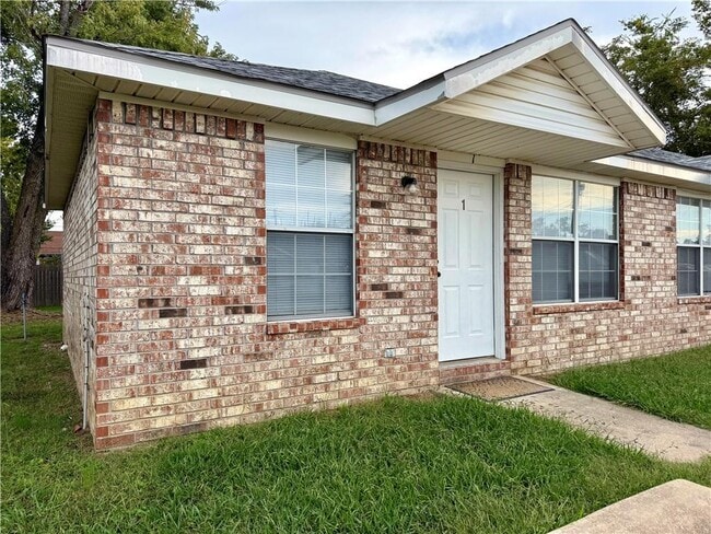 502 SE A St in Bentonville, AR - Building Photo - Building Photo