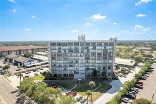 4600 Ocean Dr, Unit 203 in Corpus Christi, TX - Building Photo