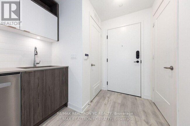 121-121 Lower Sherbourne St in Toronto, ON - Building Photo - Building Photo