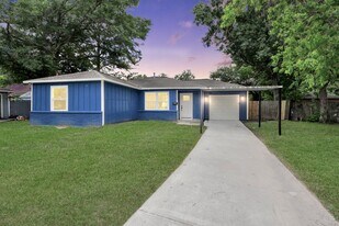 710 Canary Cir in Pasadena, TX - Building Photo