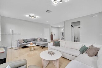 10072 NW 87th Terrace in Doral, FL - Building Photo - Building Photo