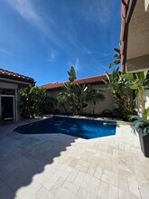 23164 Via Stel in Boca Raton, FL - Foto de edificio - Building Photo