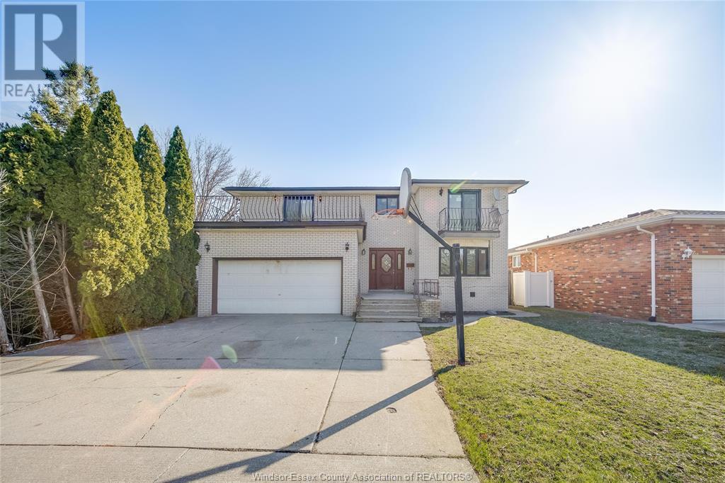 3130 Clemenceau Blvd in Windsor, ON - Building Photo