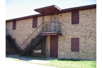 1001 Pirtle St in La Marque, TX - Foto de edificio - Building Photo