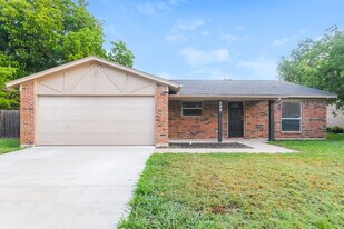808 Judith St in Burleson, TX - Building Photo