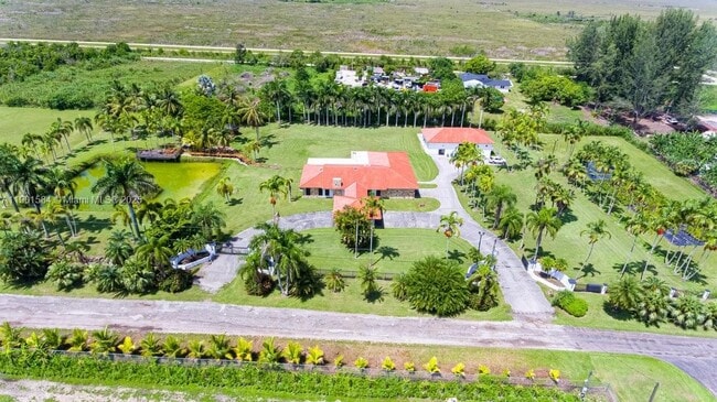 15420 SW 212th Ave in Miami, FL - Building Photo - Building Photo